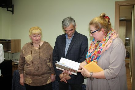 Wręczanie pamiątkowych podziękowań